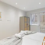 Modern 2Br Apartment Sleeps 6 Spacious And Bright The Pine