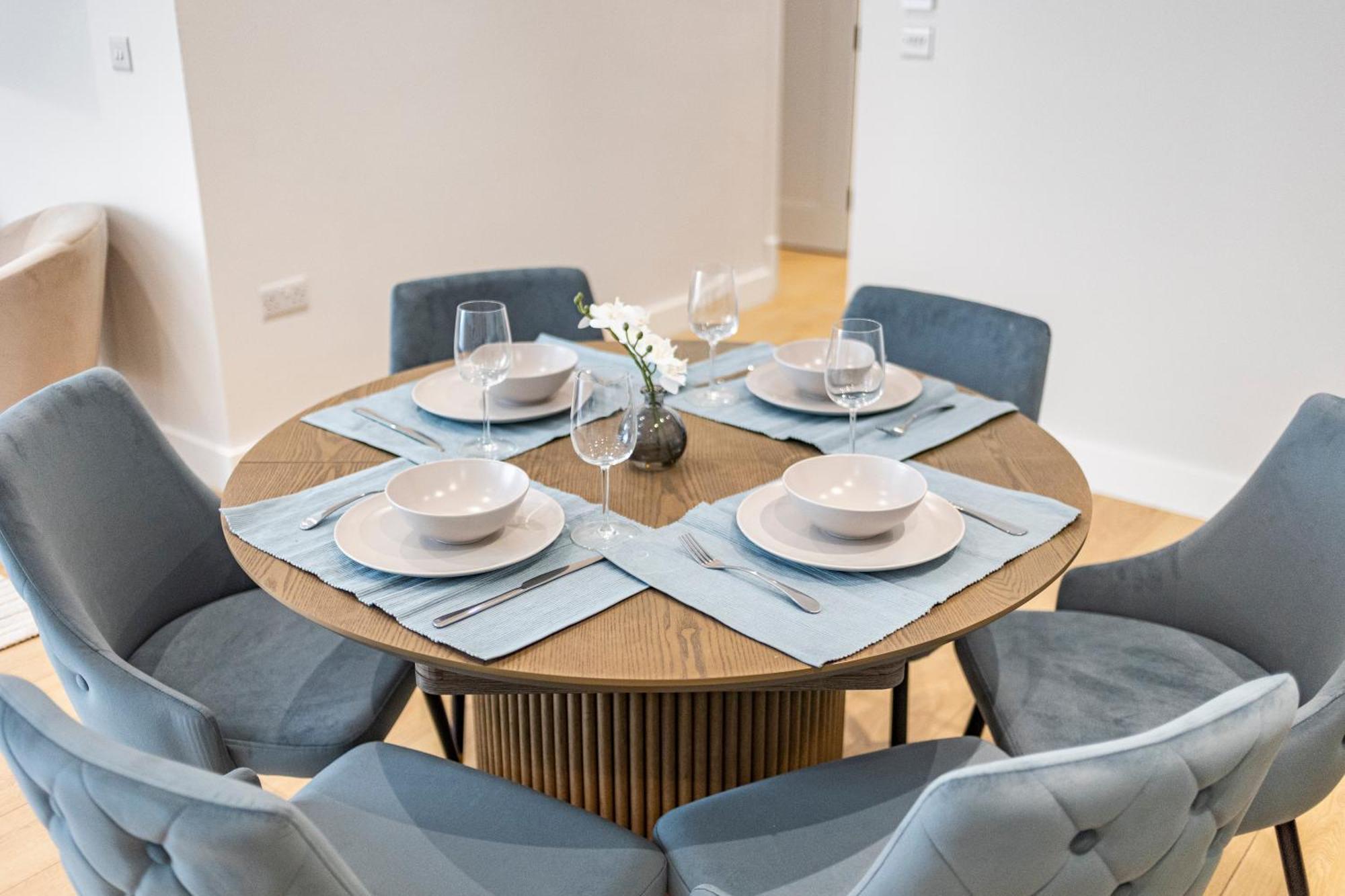 Modern 2br Sleeps 6 Spacious And Bright The Pine London