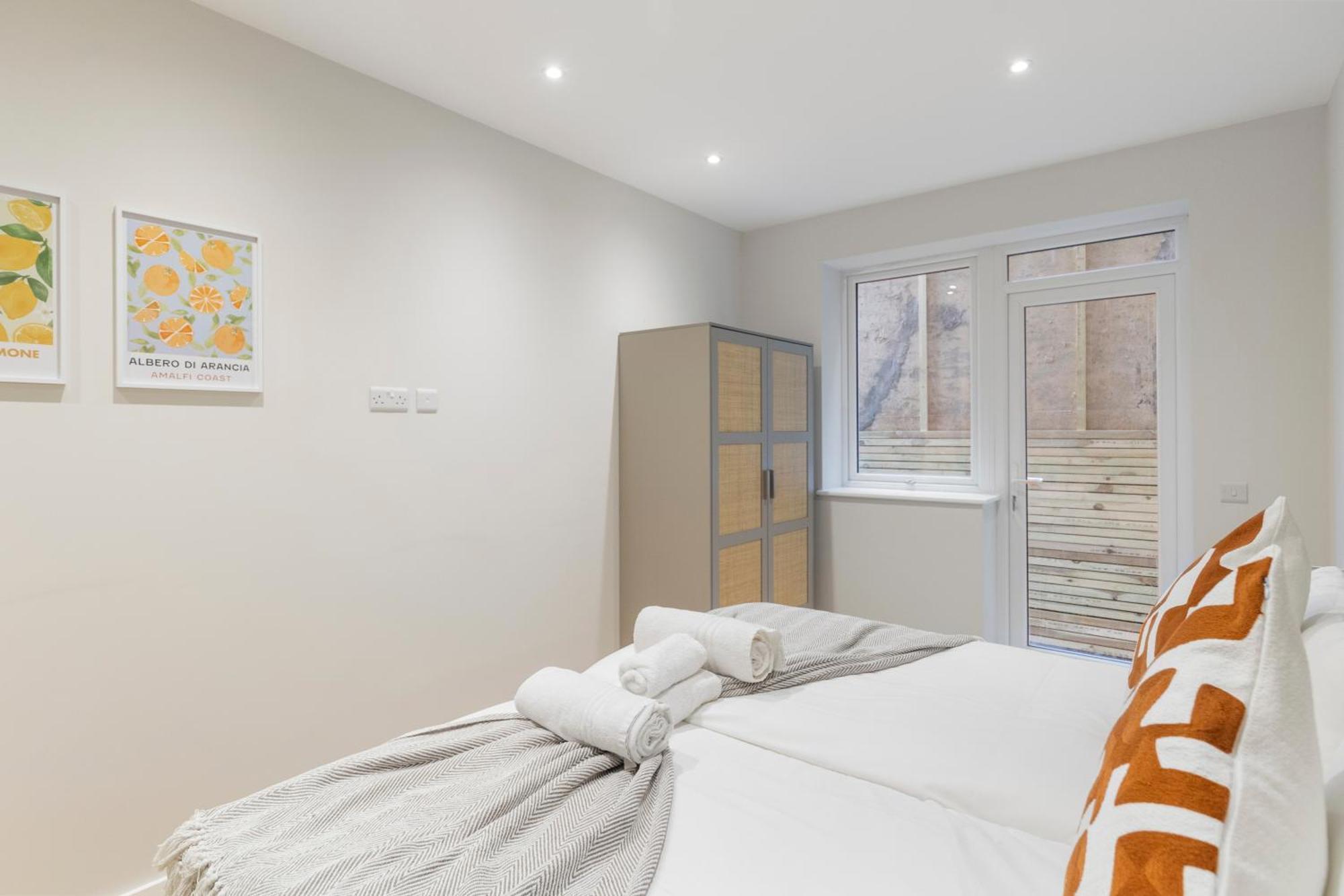 Modern 2br Sleeps 6 Spacious And Bright The Pine Apartment *
