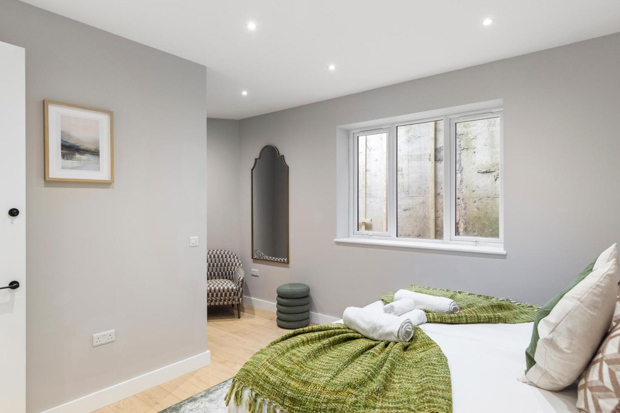 Modern 2br Sleeps 6 Spacious And Bright The Pine Apartment London