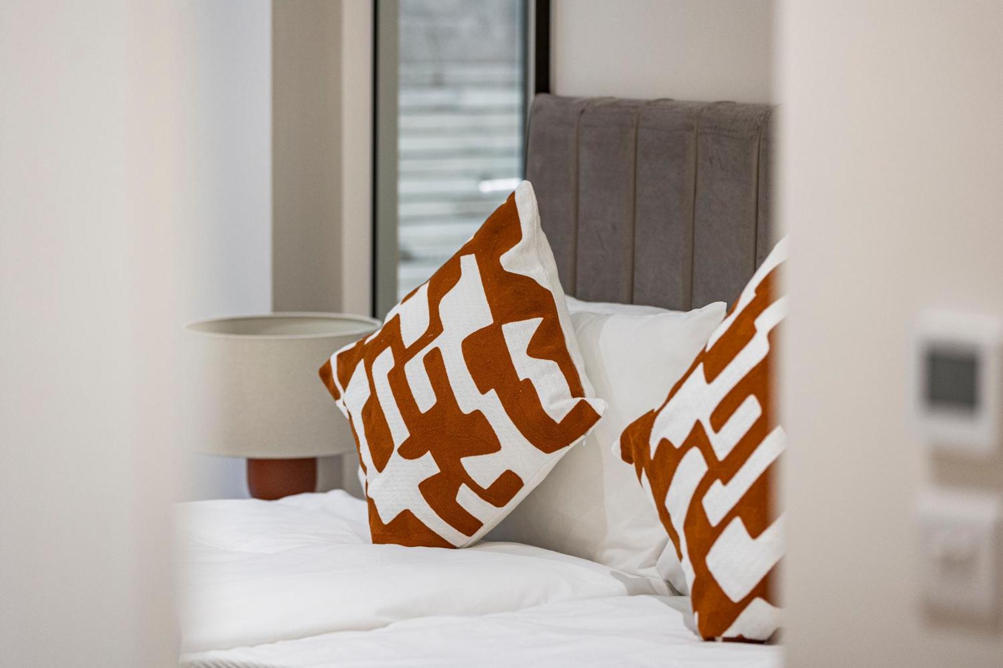 Modern 2br Sleeps 6 Spacious And Bright The Pine