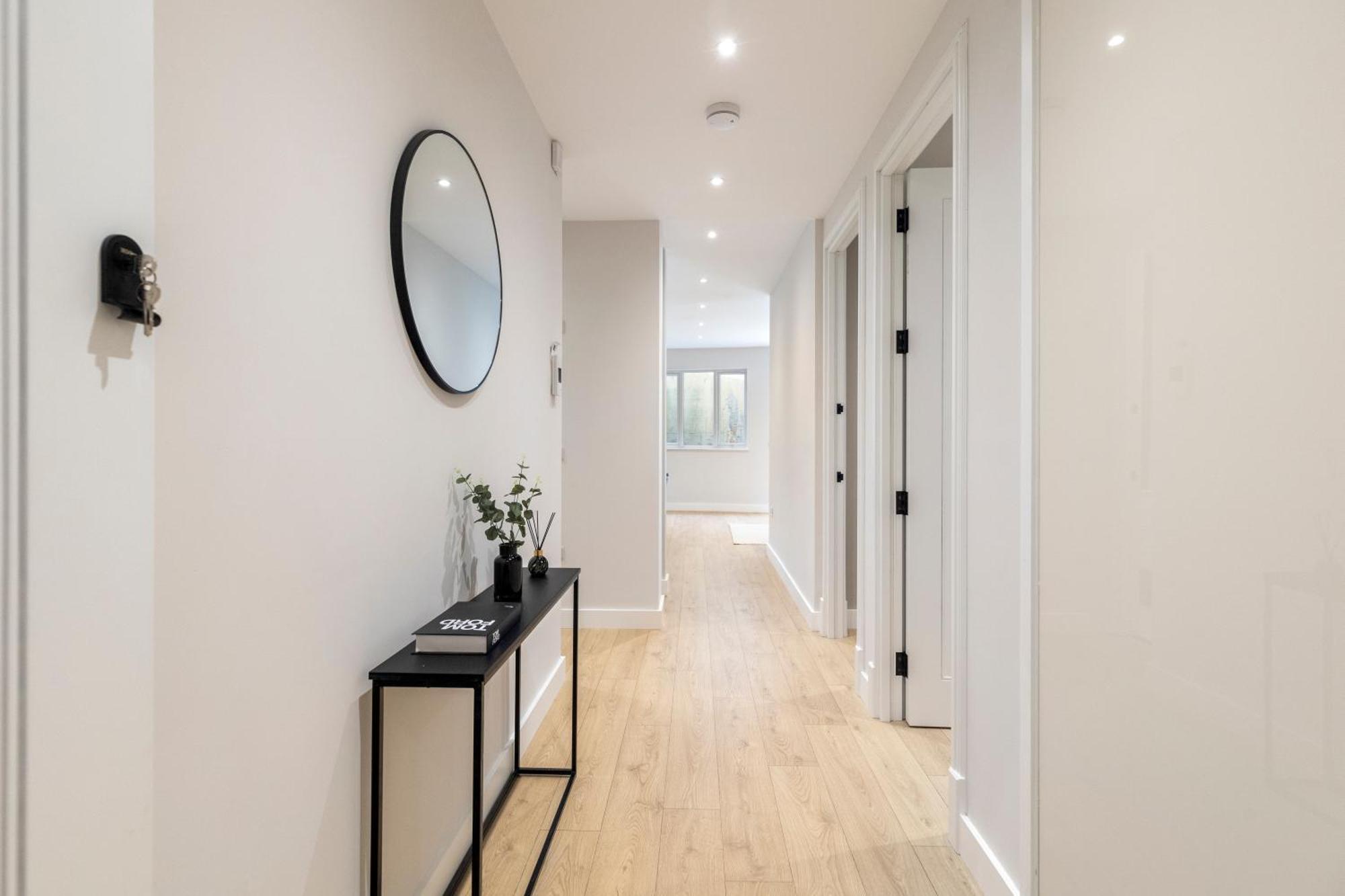 Modern 2br Sleeps 6 Spacious And Bright The Pine Apartment London