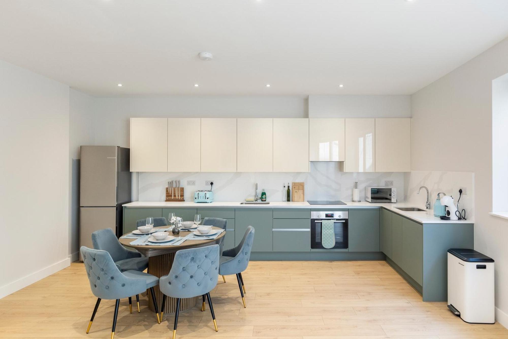 Modern 2br Sleeps 6 Spacious And Bright The Pine London