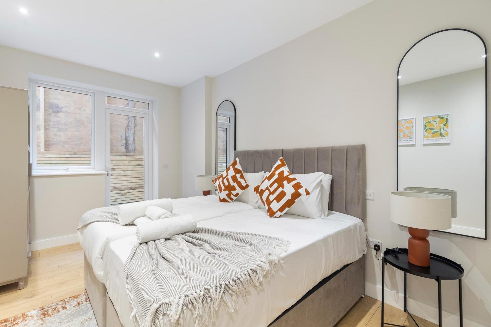 Modern 2br Sleeps 6 Spacious And Bright The Pine Apartment *